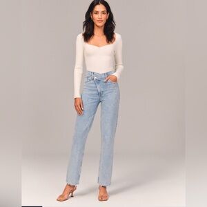 A&F Crossover Ultra High Rise 90s Straight Jean - 29L